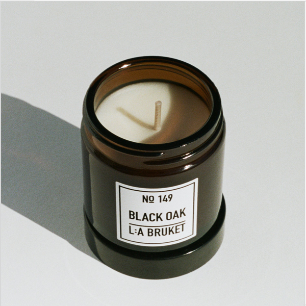 L:A BRUKET 149 SCENTED TRAVEL CANDLE - BLACK OAK