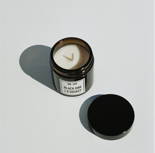 L:A BRUKET 149 SCENTED TRAVEL CANDLE - BLACK OAK